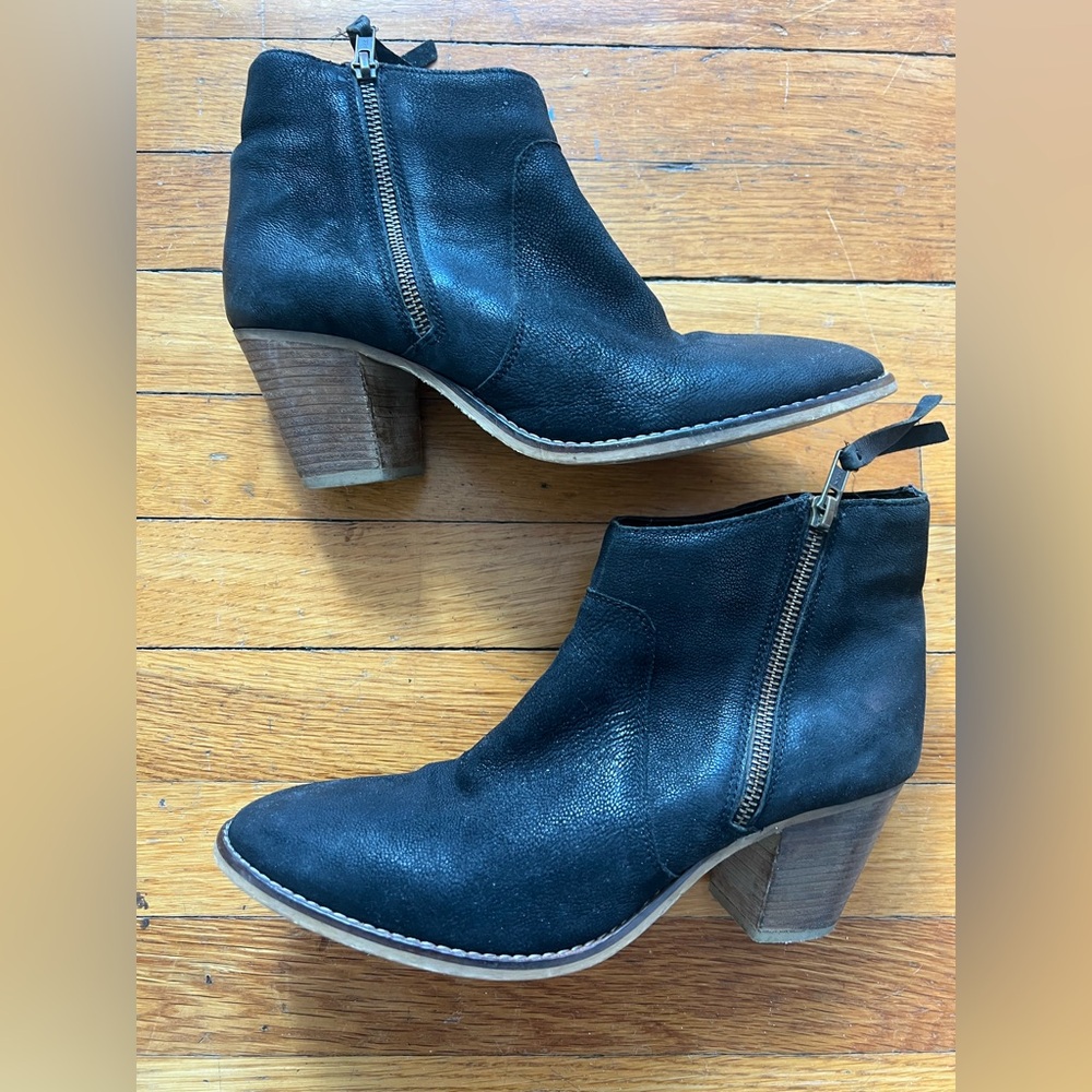 Urban Outfitters Black Ankle Boots with Wooden Heel size 10